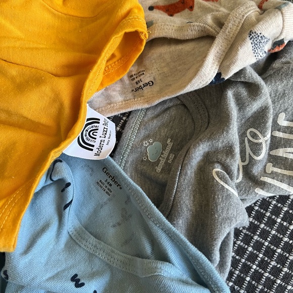 15 PEICE 3-6 MONTH INFANT BABY CLOTHING LOT BUNDLE ONSIES LONG SLEEVE FOOTIES - Picture 7 of 10